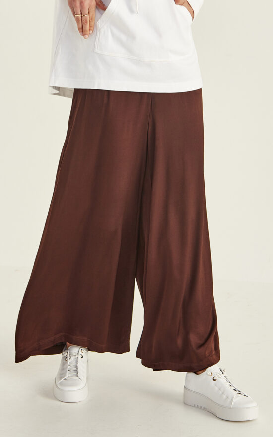 Lucianna Pant product photo.